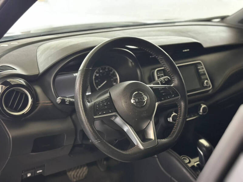 2020 Nissan Kicks SR