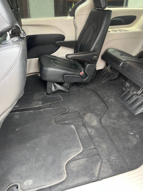 2017 Chrysler Pacifica Touring-L