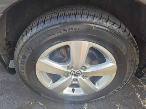 2011 Volkswagen Routan SEL