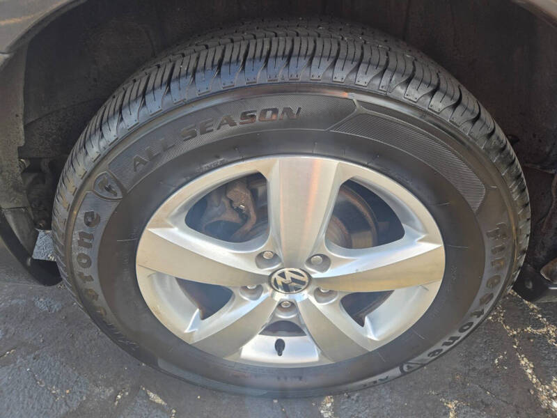 2011 Volkswagen Routan SEL