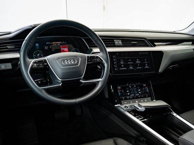 2022 Audi e-tron quattro Premium