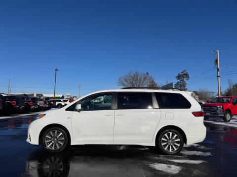 2020 Toyota Sienna LE 7-Passenger