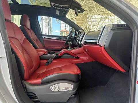 2016 Porsche Cayenne GTS