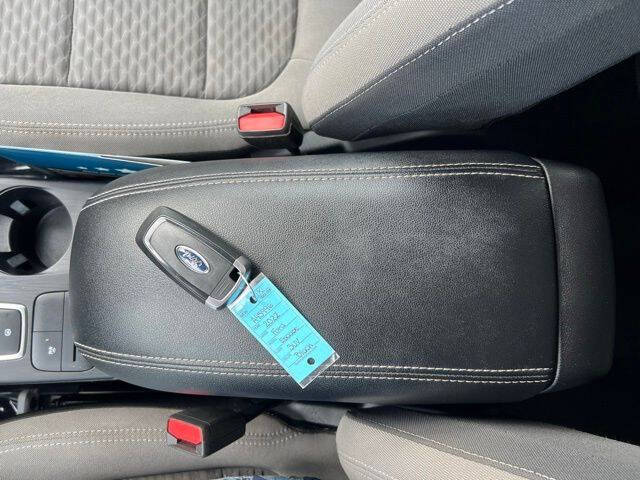 2022 Ford Escape Hybrid SE