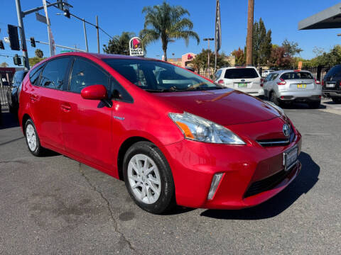 2014 Toyota Prius v Five