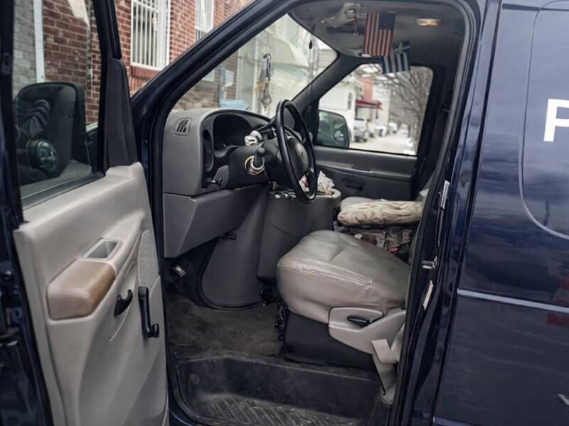 2000 Ford E-250