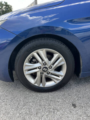 2019 Hyundai Elantra SE