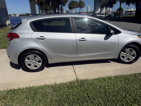 2017 Kia Forte5 LX