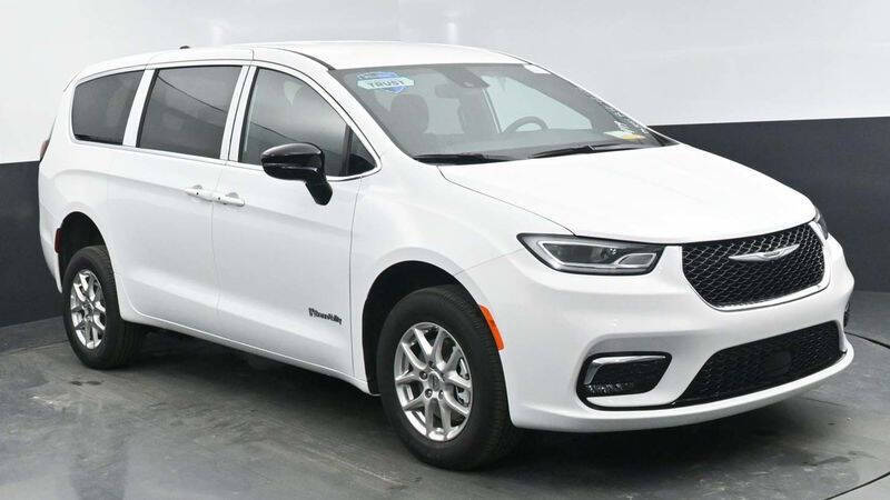 2024 Chrysler Pacifica Touring