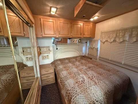 2005 Freightliner XCS Chassis