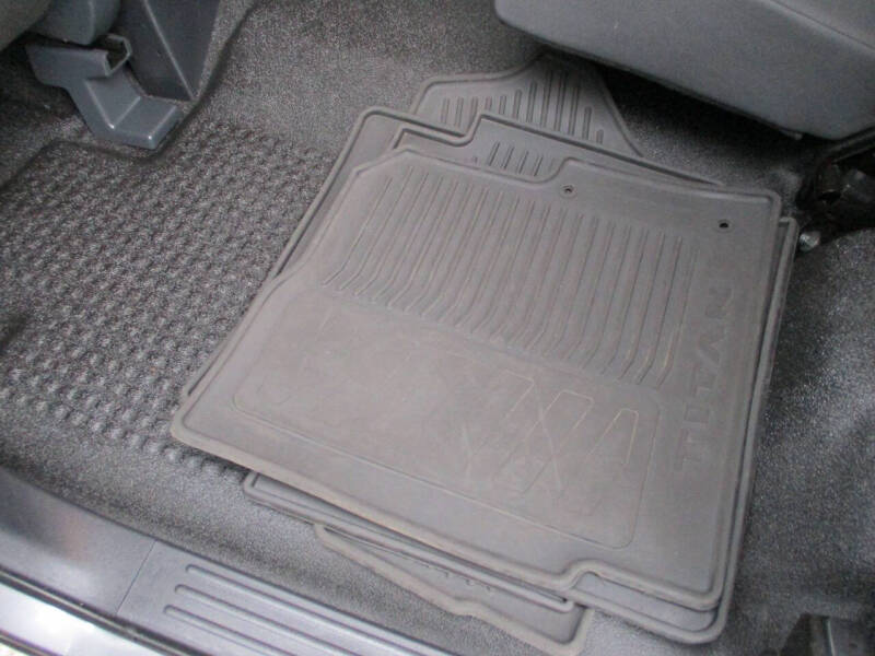 2023 Nissan Titan SV