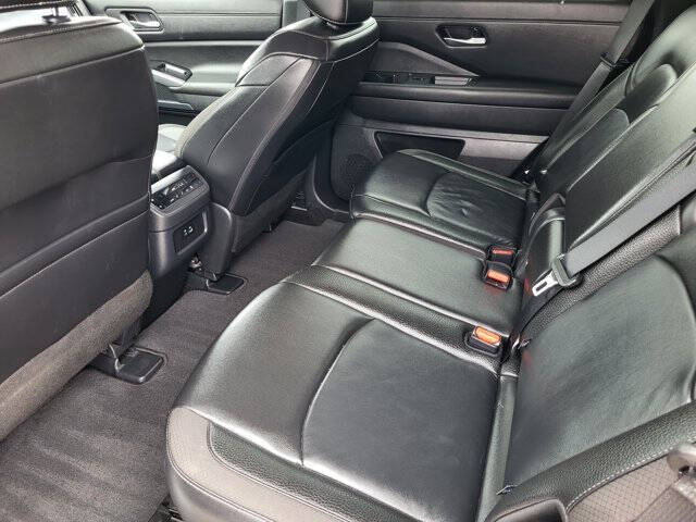 2025 Nissan Pathfinder SL