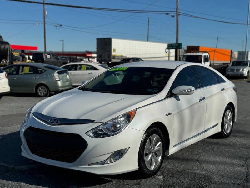 2015 Hyundai Sonata Hybrid Base photo 2