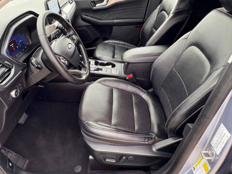 2022 Ford Escape Titanium