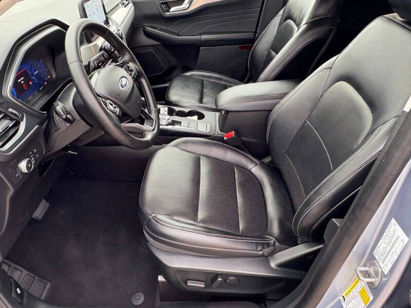 2022 Ford Escape Titanium
