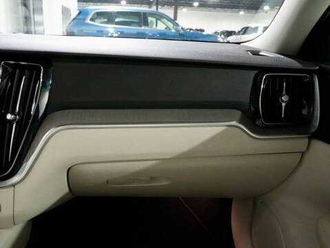 2023 Volvo S60 B5 Plus Dark Theme