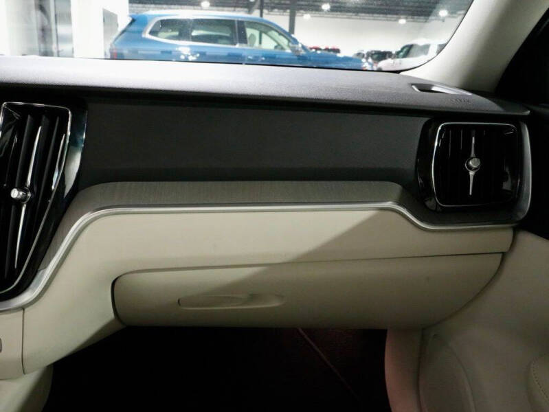 2023 Volvo S60 B5 Plus Dark Theme