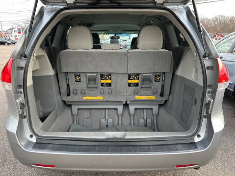 2011 Toyota Sienna LE 7-Passenger