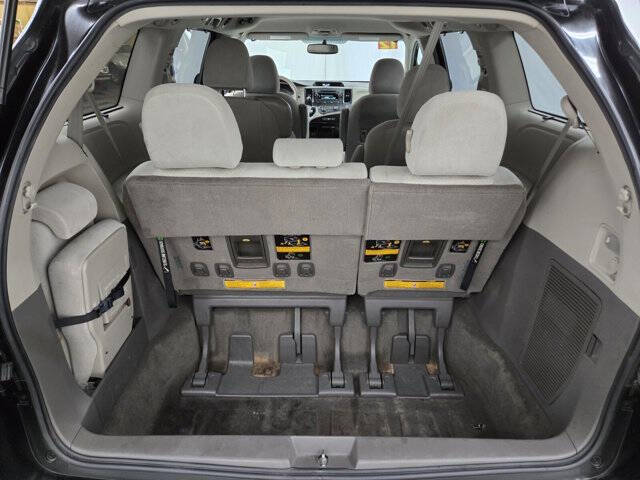 2012 Toyota Sienna LE 8-Passenger