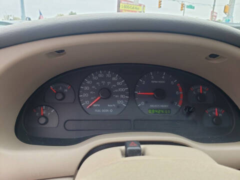 2004 Ford Mustang Deluxe