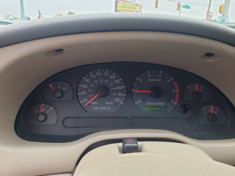 2004 Ford Mustang Deluxe