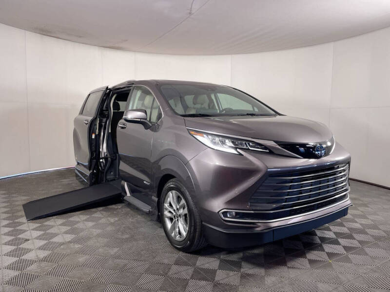 2021 Toyota Sienna Limited's photo