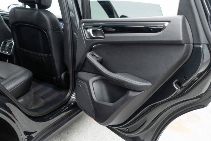2023 Porsche Macan T