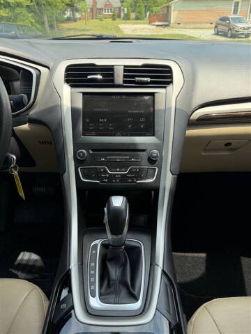 2016 Ford Fusion SE