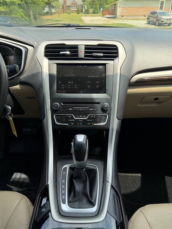 2016 Ford Fusion SE
