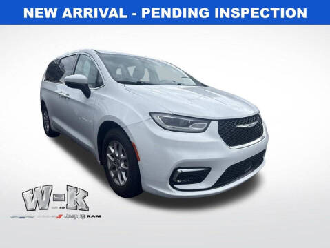 2023 Chrysler Pacifica Touring L Photo
