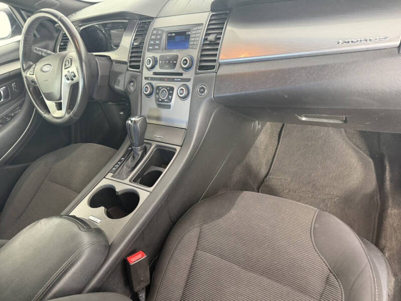 2018 Ford Taurus SEL