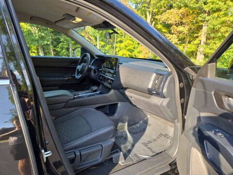 2025 Nissan Pathfinder SV