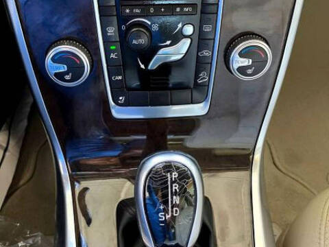 2016 Volvo XC70 T5 Premier