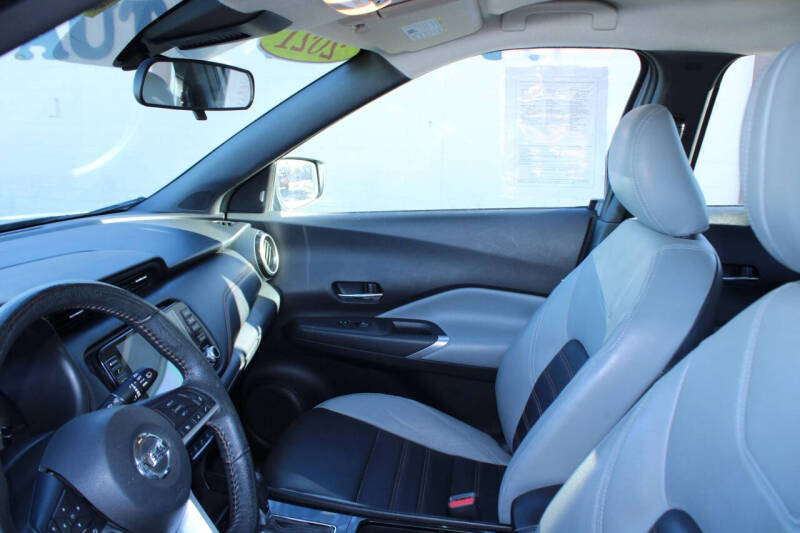 2021 Nissan Kicks SR