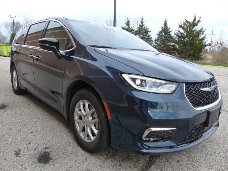 2025 Chrysler Pacifica Select