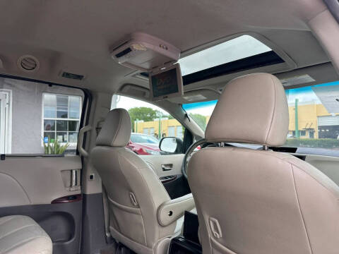 2012 Toyota Sienna