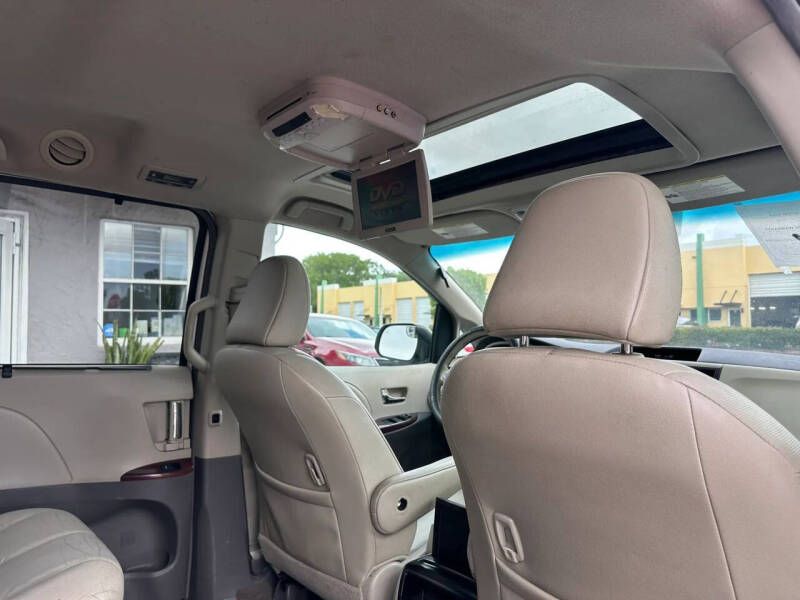 2012 Toyota Sienna