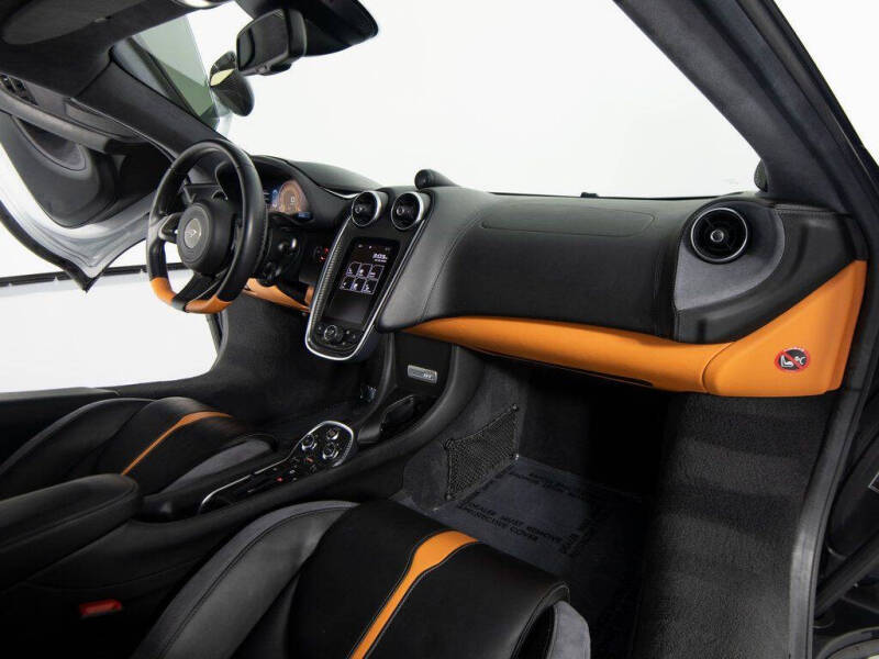 2017 McLaren 570GT