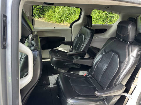2020 Chrysler Pacifica Touring L