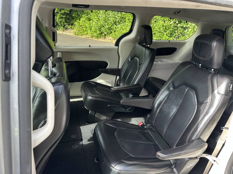 2020 Chrysler Pacifica Touring L
