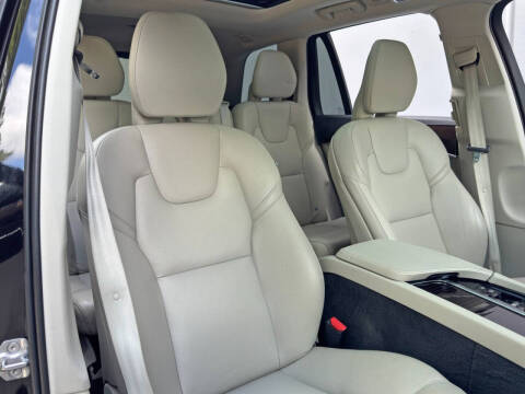 2019 Volvo XC90 T6 Momentum