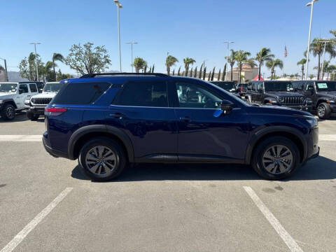 2024 Nissan Pathfinder SV