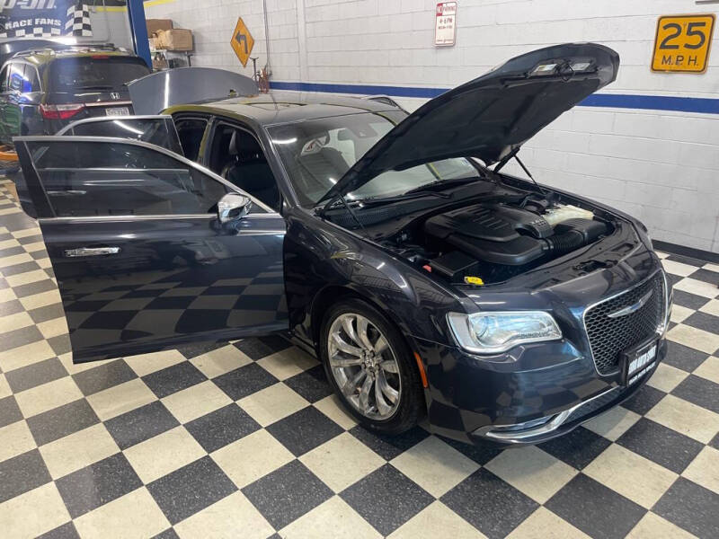2017 Chrysler 300 C