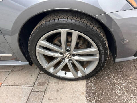 2017 Volkswagen Passat 1.8T R-Line