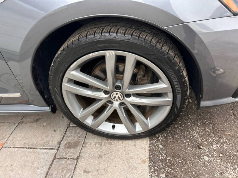 2017 Volkswagen Passat 1.8T R-Line