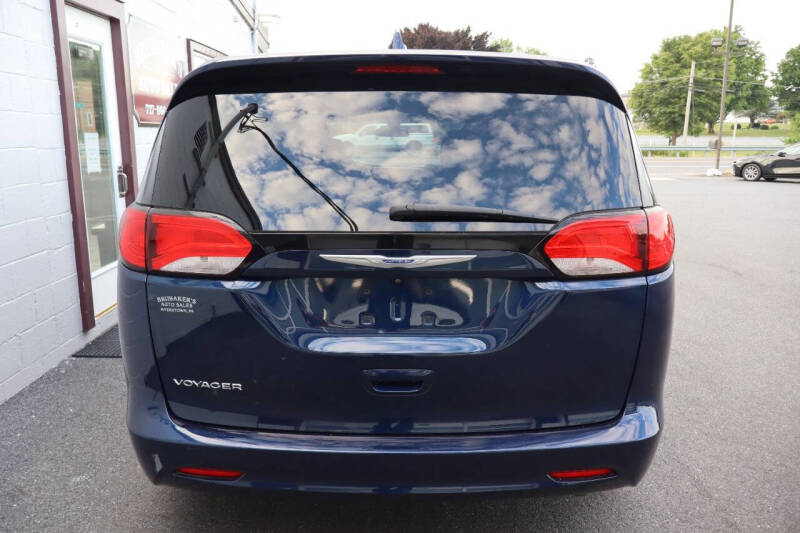 2020 Chrysler Voyager LX