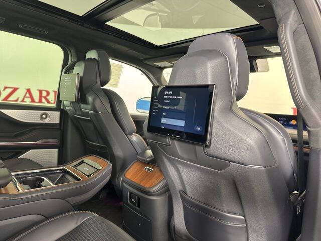 2025 Lincoln Navigator Black Label