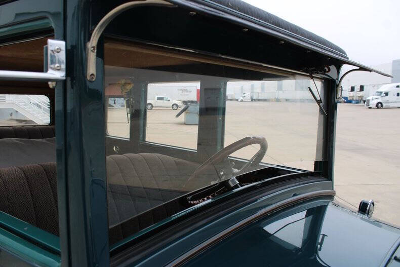 1927 Oldsmobile Sedan