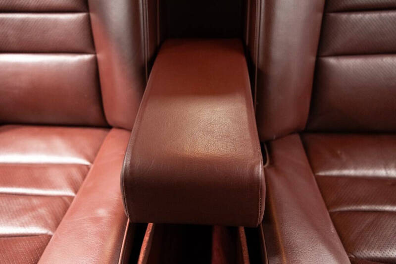 1988 Mercedes-Benz 560-Class 560 SEL