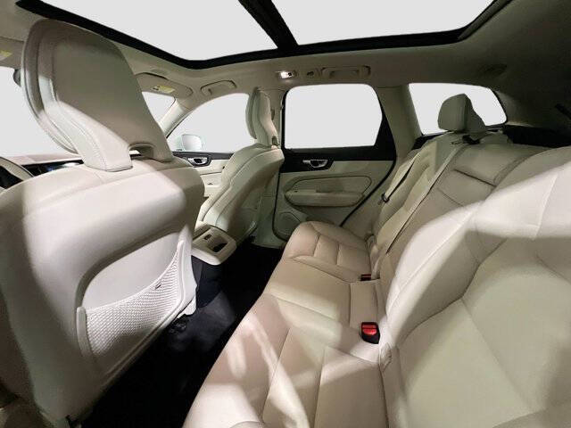 2021 Volvo XC60 T5 Momentum